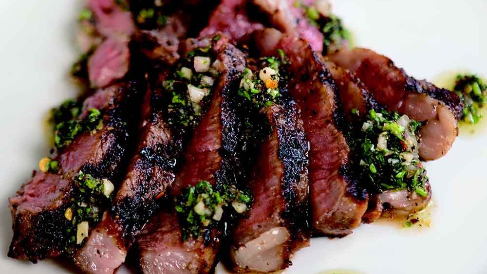 Image of WAGYU FILET MIGNON gegrillt mit BBQ Rub & Chimichurri