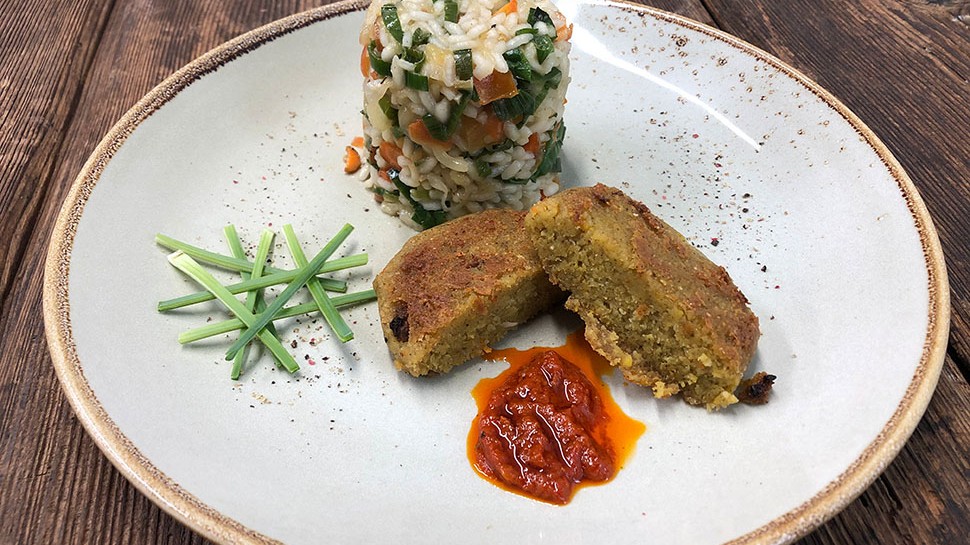 Image of Buntes Gemüse Risotto mit LupinenFrikadelle