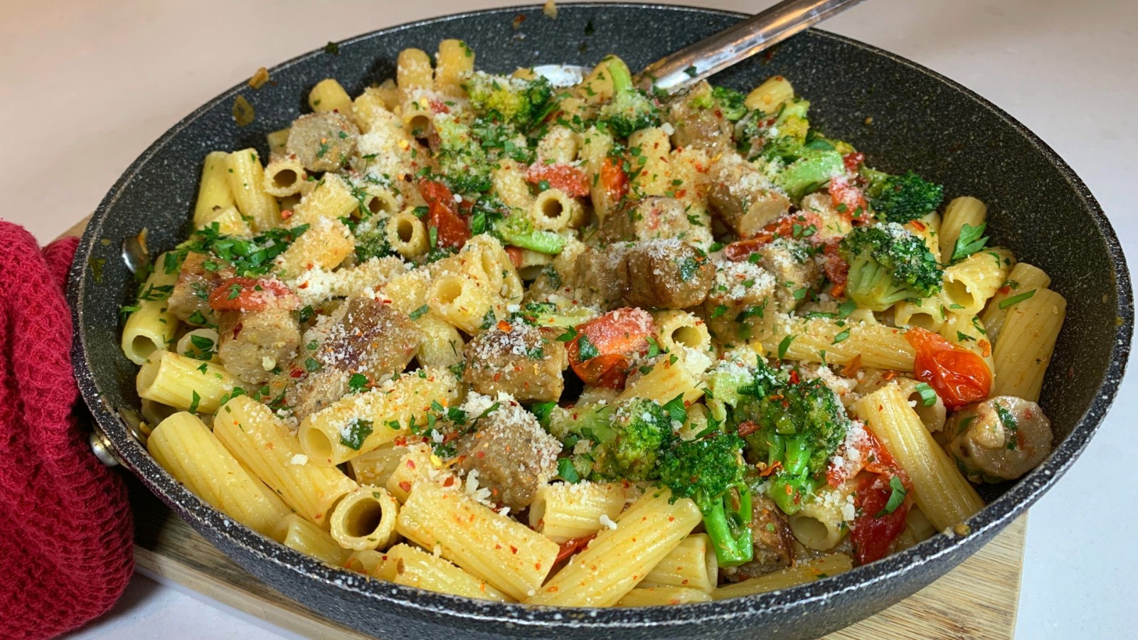 Image of Pasta with Incredible Sausage Links, Broccoli and Cherry Tomatoes