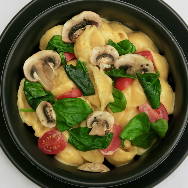 Image of mac and cheese and veggies