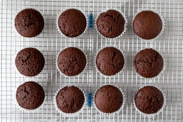 Image of Allow your cupcakes to cool for 5 minutes before transferring...