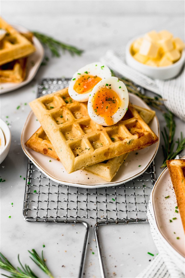 Image of Waffles salados con queso