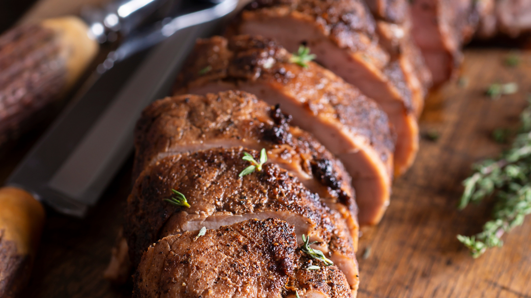 Image of Porc à la marinade sèche au café et patates douces garnies au BBQ