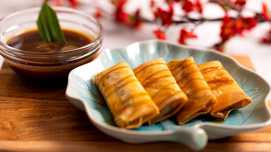 Image of *CNY RECIPE* Nian Gao Spring Rolls with Gula Melaka Sauce (椰糖三色年糕卷)