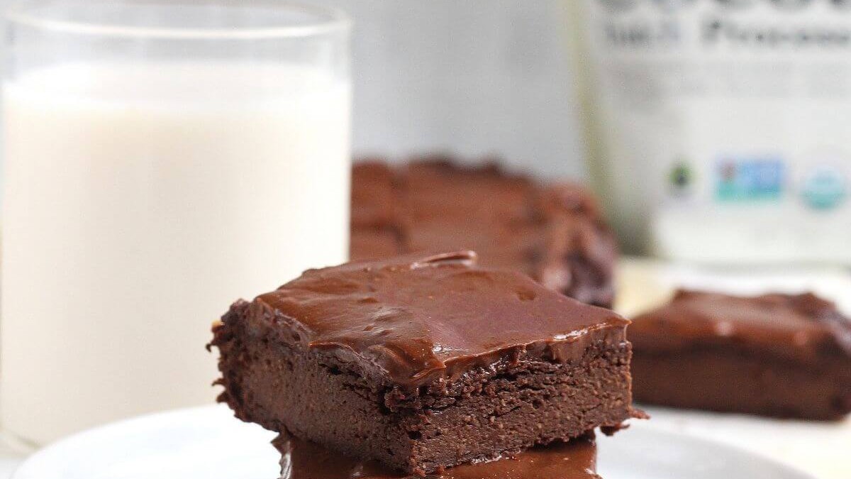 Paleo Frosted Avocado Brownies – NuNaturals