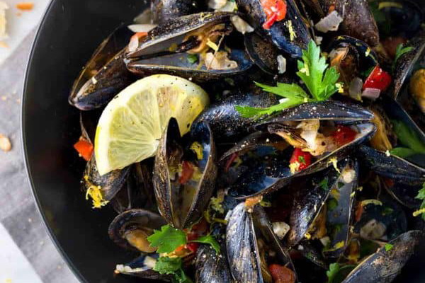 Steamed Mussels with White Wine and Garlic