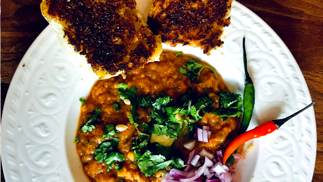 Image of Pav Bhaji (Bread w/Vegetables) & Masala (spice mix)