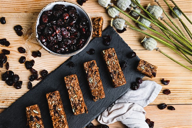 Image of Müsliriegel mit Cranberries 