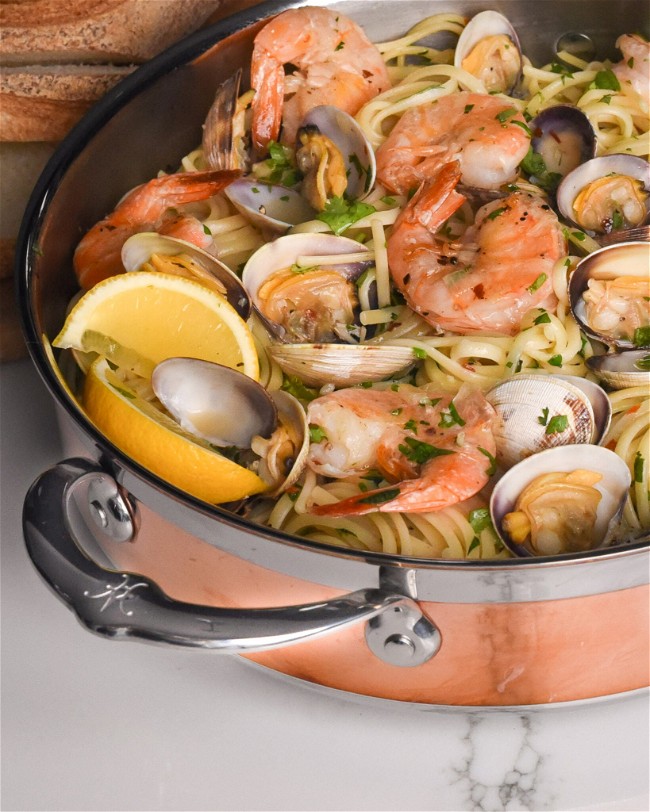 Image of Spicy Linguine with Clams and Shrimp