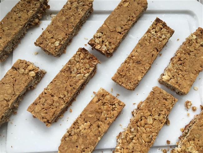 Image of Crunchy Oats and Peanut Butter Bars