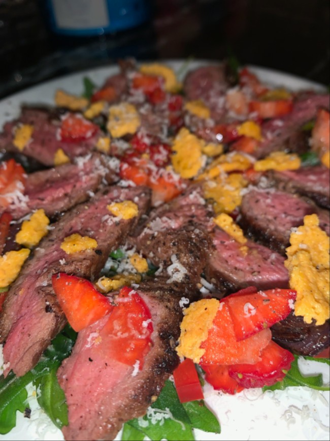 Image of Steikarsalat-Strawberry Beef