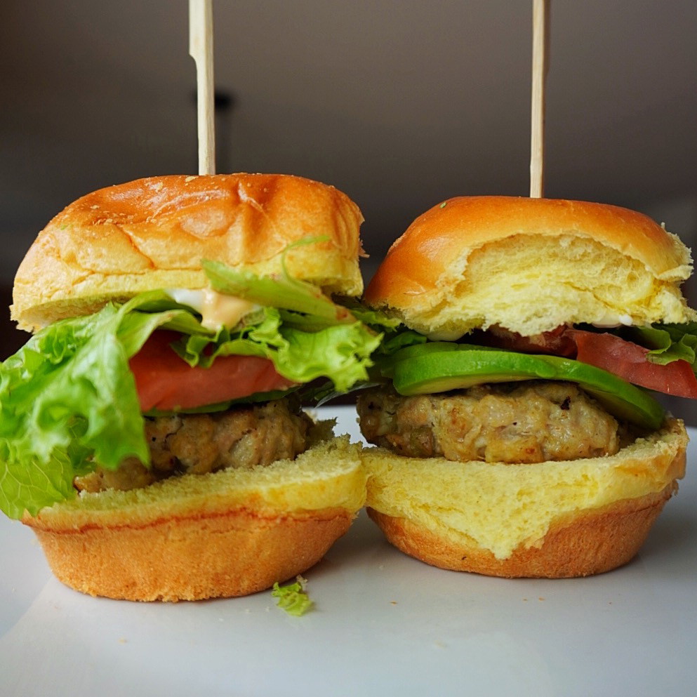 Burger De Poulet Haché, Olives Et Feta