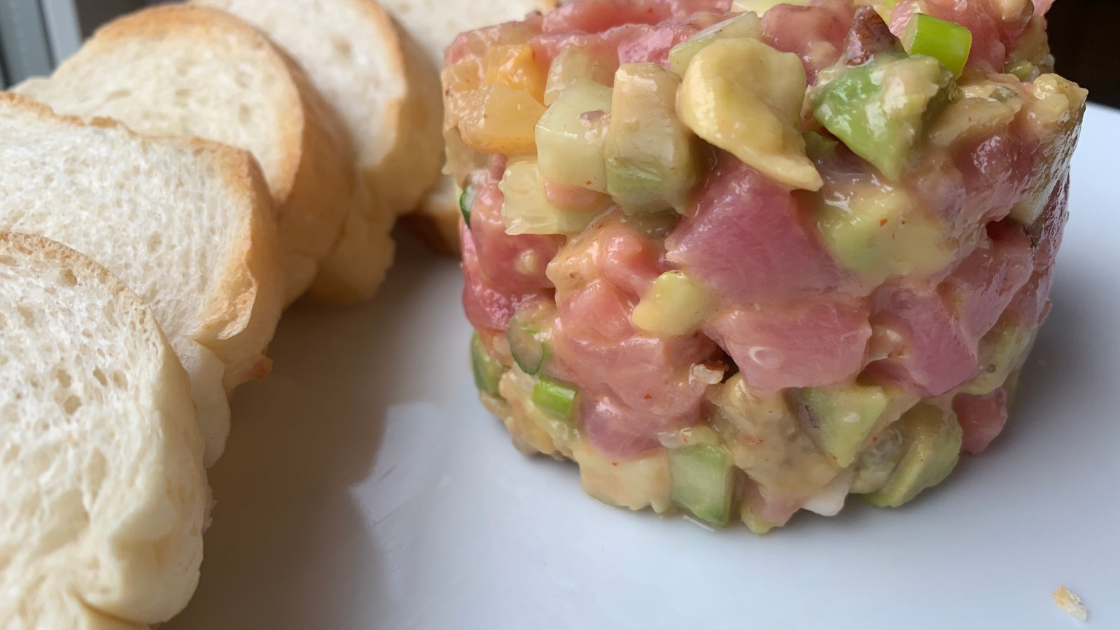 Image of Tartare Au Thon, Ananas Et Pacanes