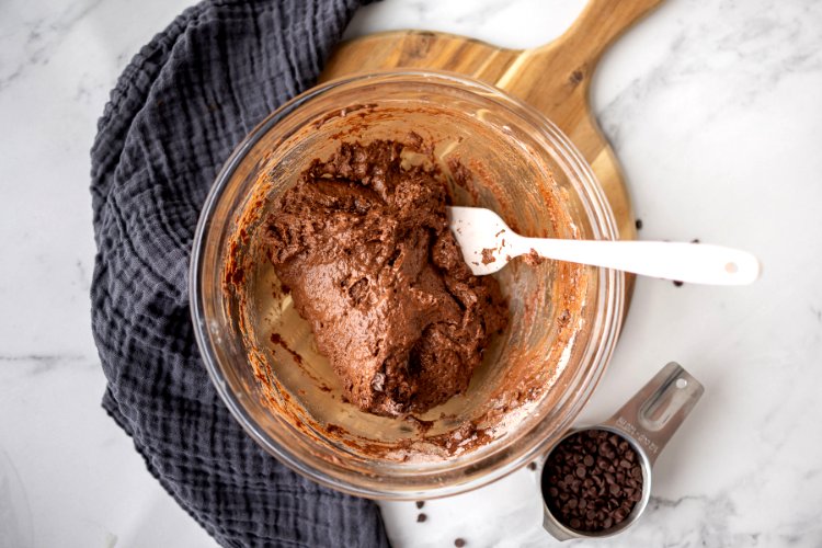 Image of In a medium sized mixing bowl, combine the flour, sugar,...