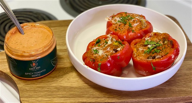 Image of Stuffed Bell Peppers with Spicy Tomato Kertz