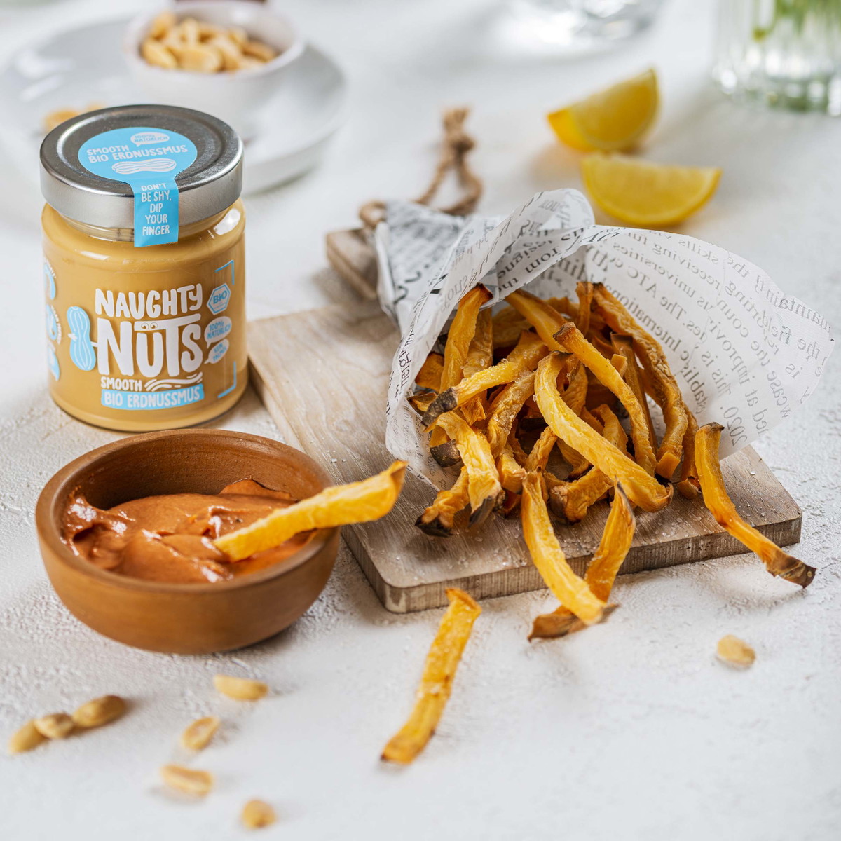 Steckrüben Pommes mit Rote Beete Erdnuss-Dip