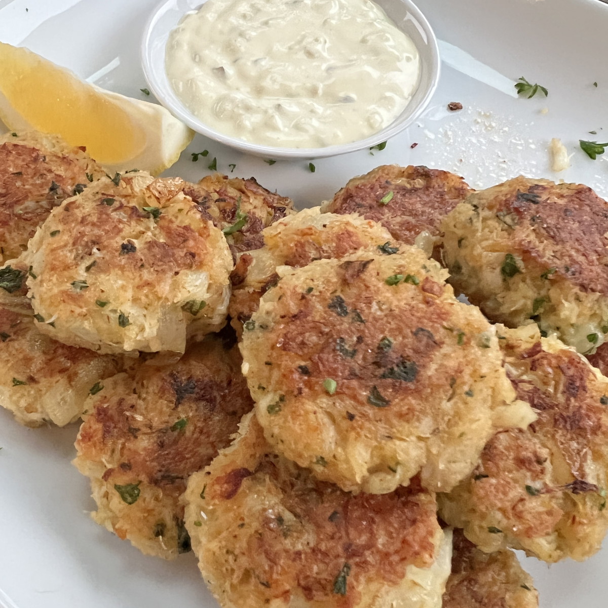 Premier Catch Dungeness Crab Cakes & Simple Tartar