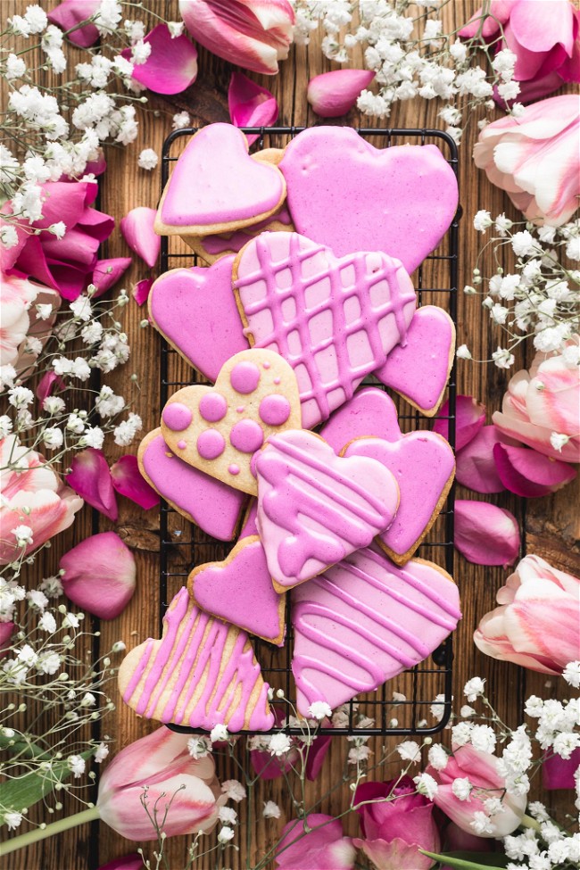 Image of Easy Vegan Valentine's Day Cookies