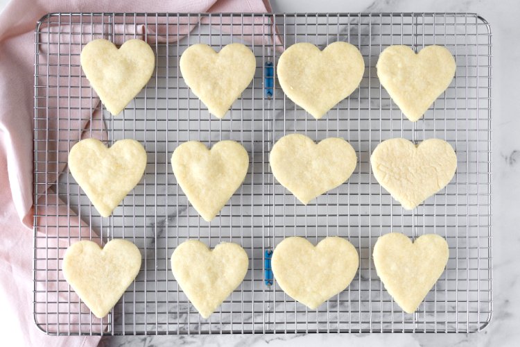 Image of Allow cookies to cool for 5 minutes and then transfer...