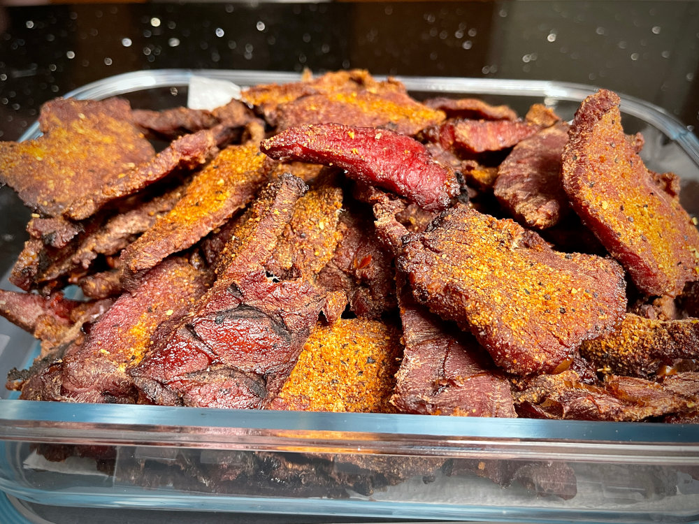 Simple and quick homemade beef jerky (no marinade)