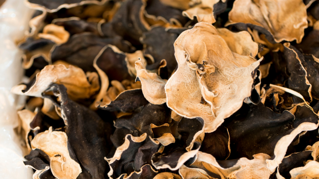 Image of Chicken with Wood Ear Mushrooms & Dried Lily Flowers