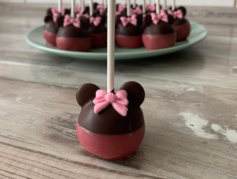 Cake Minnie Mouse And Daisy And Cake Pops - CakeCentral.com
