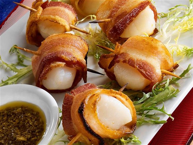 Image of Bacon-Wrapped Scallops with Pesto Recipe