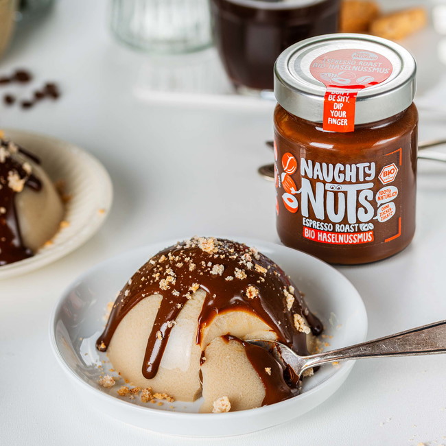 Vegane Kaffee-Panna Cotta mit Naughty Nuts Bio Haselnussmus Espresso Roast
