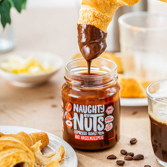 Vegane italienische Cornettis mit Naughty Nuts Bio Haselnussmus Espresso Roast