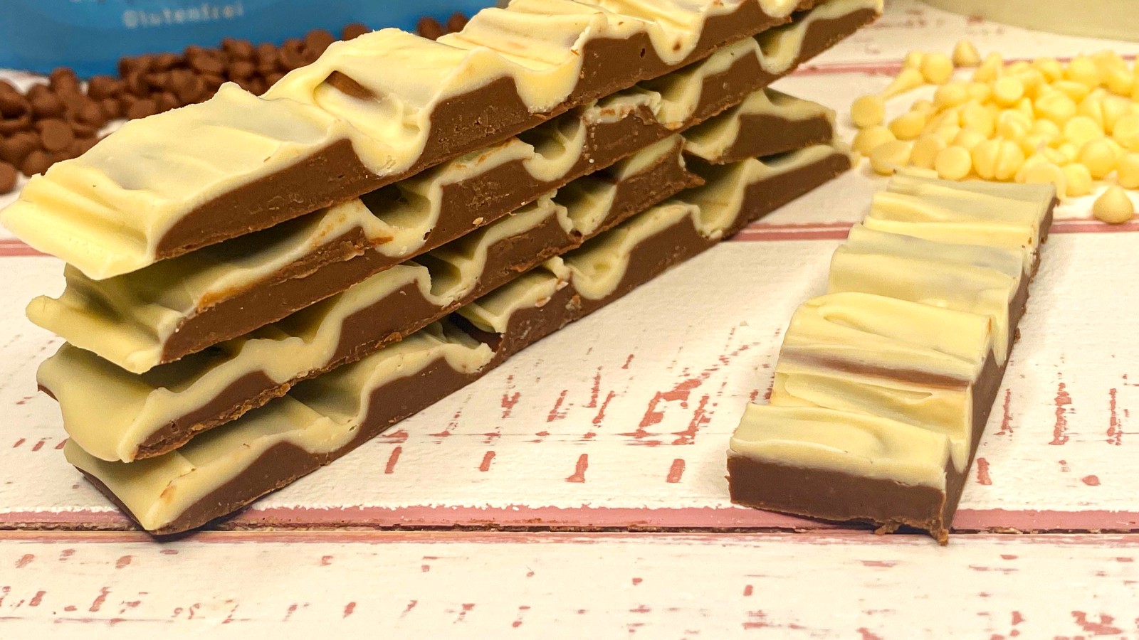 Image of KINDERRIEGEL MIT DUNKLER SCHOKOLADE  IM MAKECAKE-STYLE