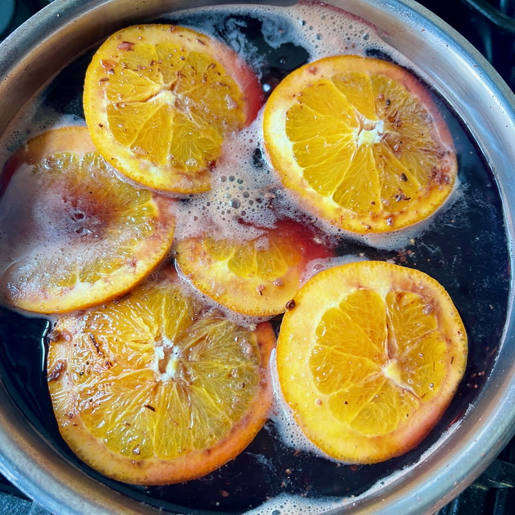 Image of Place the orange slices onto the pears to help keep them submerged.