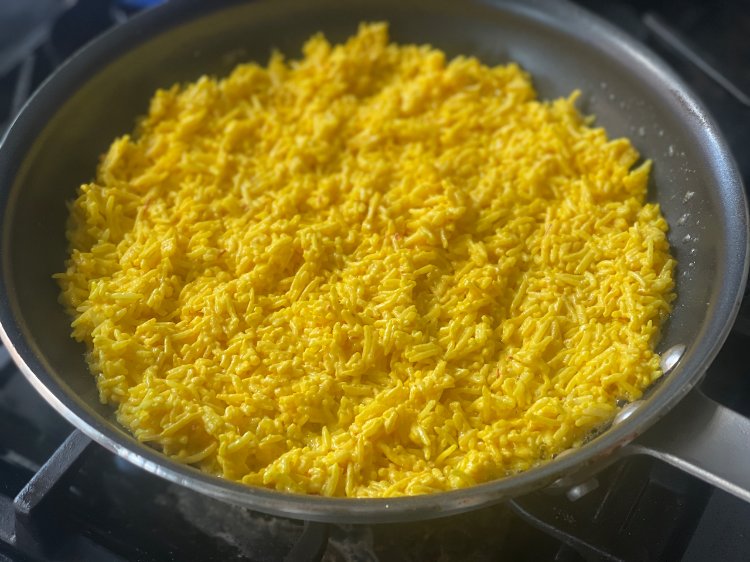 Image of Layer the saffron rice mixture evenly into the bottom of...