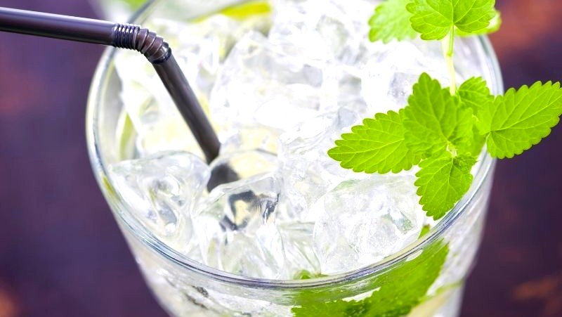 Image of 10-Calorie Oceanside Fizz