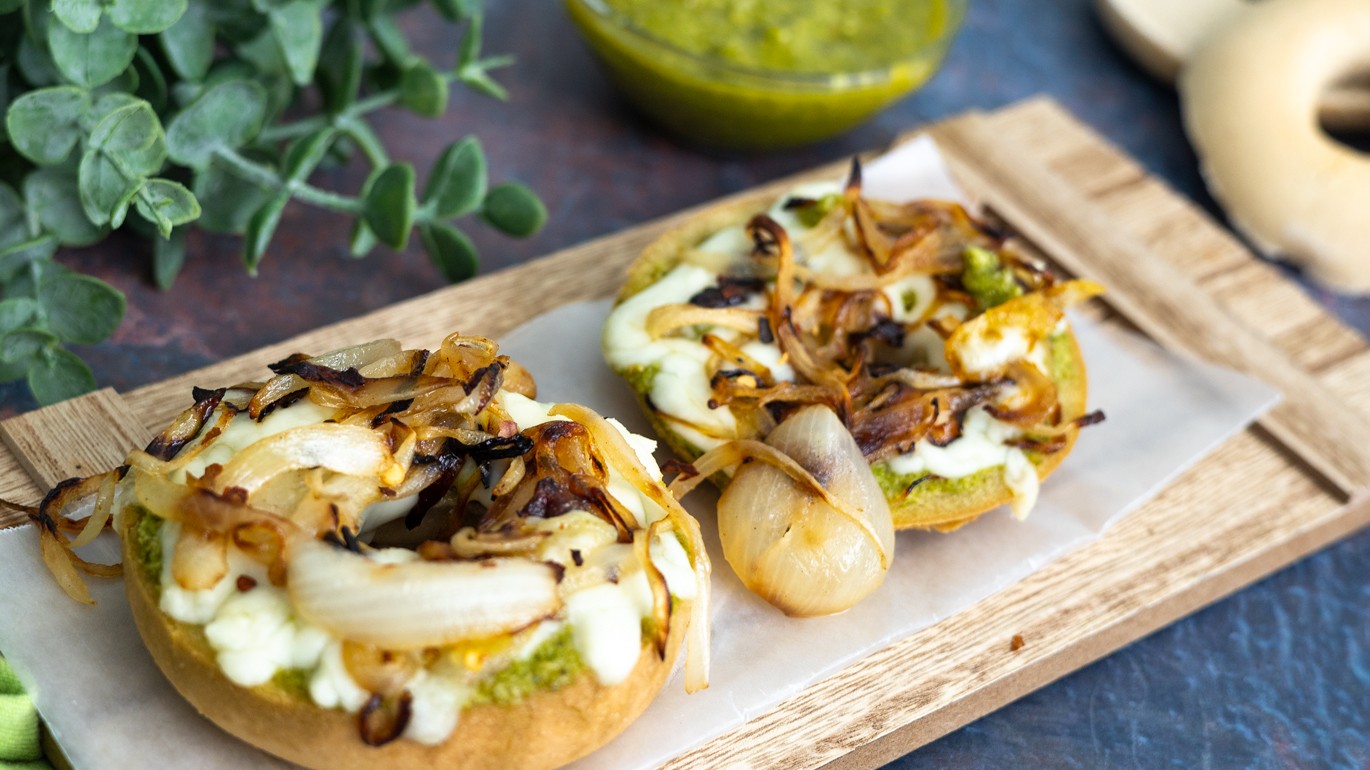 Image of Gluten Free Caramelized Mushroom And Onion Pizza Bagel 