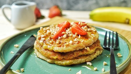 Image of How to Make Vegan Banana Oat Pancakes | 5 Ingredients