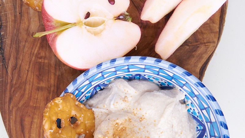 Apple dip made with yogurt and date sugar.