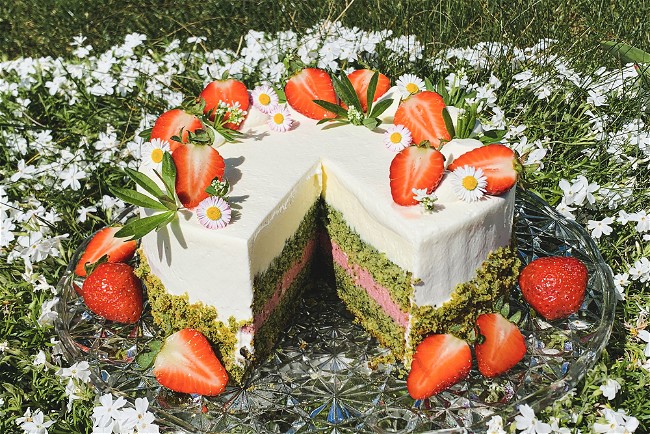 Image of Waldmeister-Erdbeer-Torte