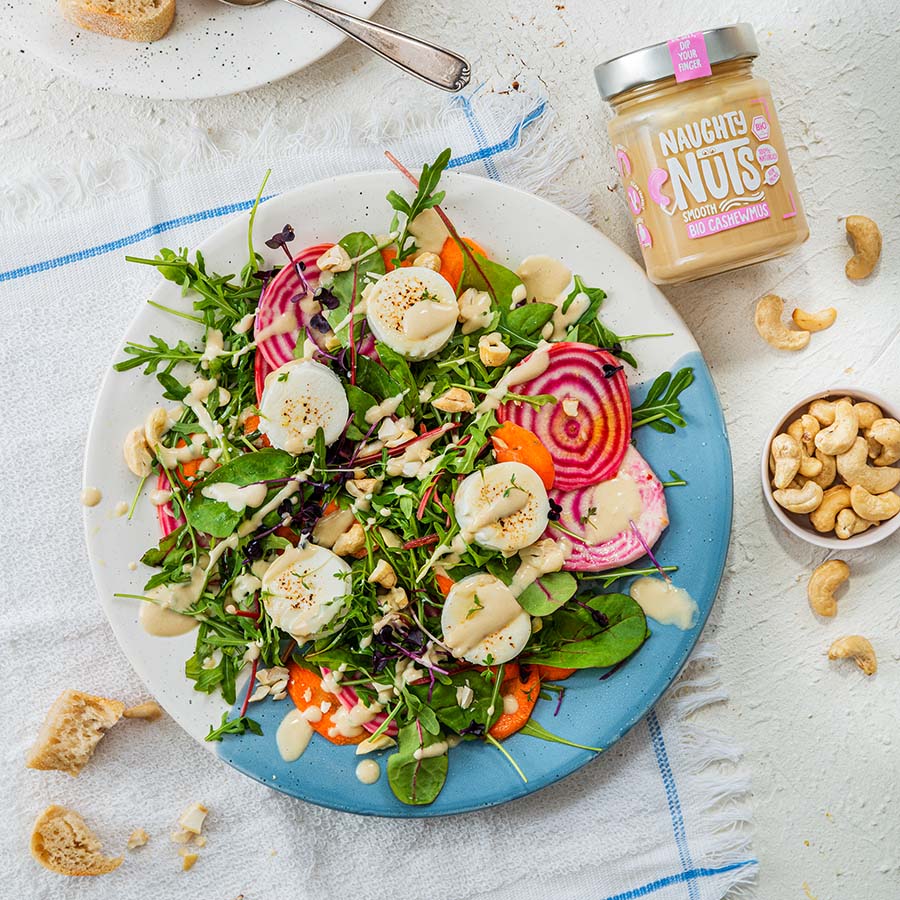 Frühlingssalat mit Ziegenkäse und Cashewdressing
