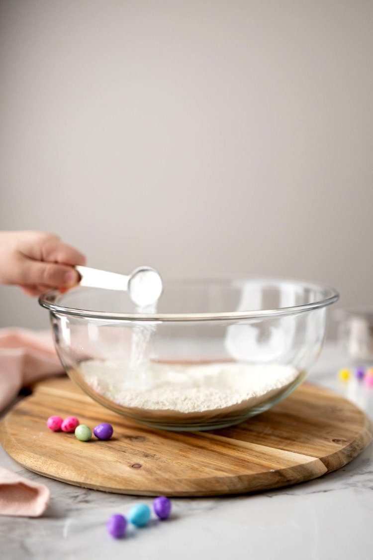 Image of 9. To make the icing, add all the ingredients in...