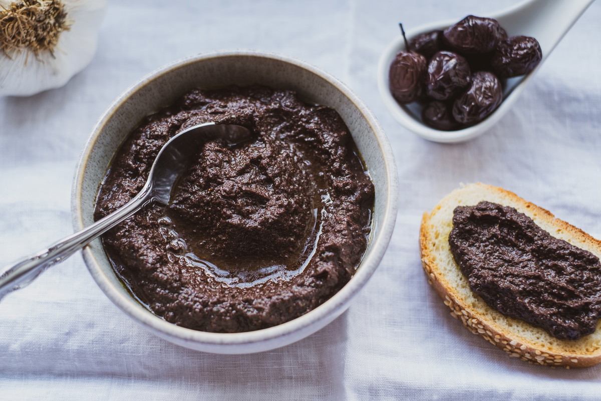 Patè di olive nere - Patè aus schwarzen Oliven