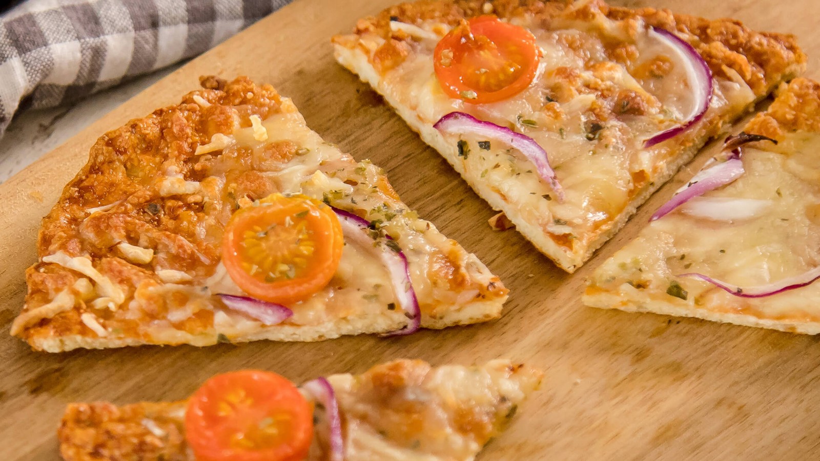 Image of Receta de keto pizza sin gluten con base de pollo