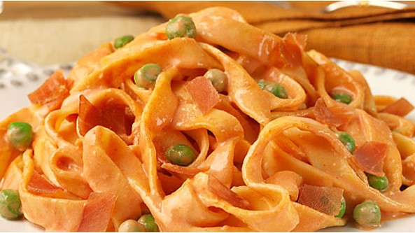 Image of Fettuccine in Pink with Peas and Prosciutto