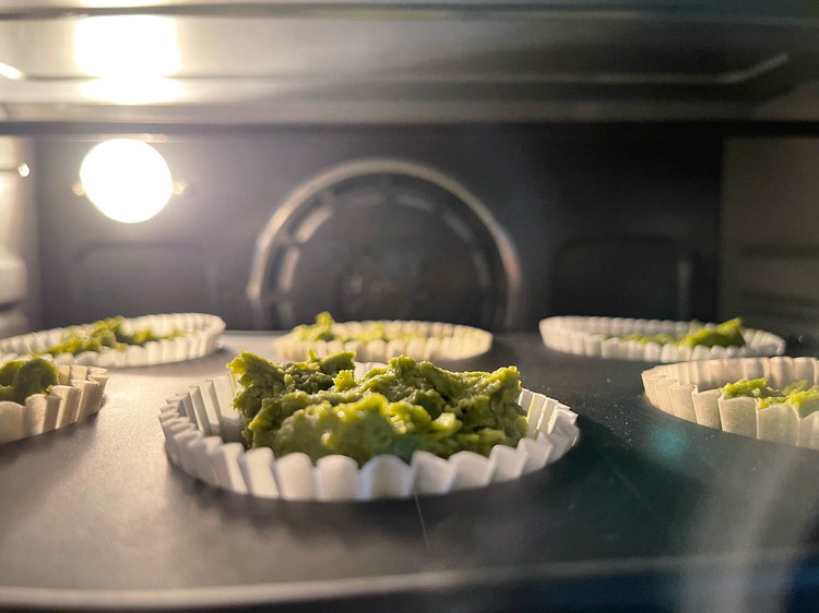 Image of Fill batter into the muffin cups. 