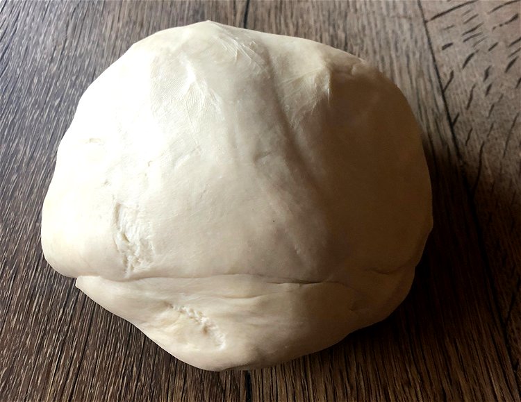Image of Die Zutaten für den Teig in eine Schüssel geben und...