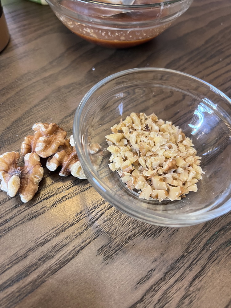 Image of Combine the  brown sugar, cinnamon, and sliced walnuts into another small bowl