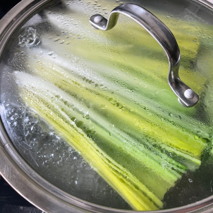 Image of Add the leeks and reduce the heat to a low simmer for 10 minutes, covered, or until the leeks are just tender.