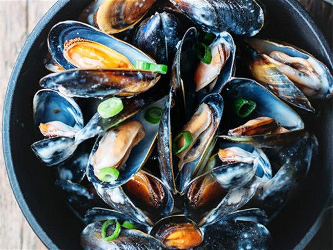 Image of Easy Steamed Mussels Recipe