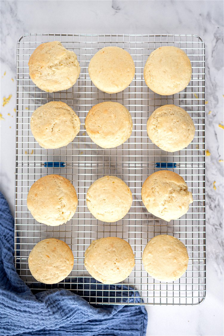 Image of Allow the muffins to cool for 10 minutes before moving...