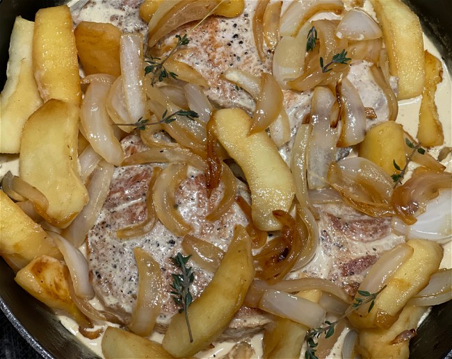 Image of Skillet Pork Chops with Apples and Onions