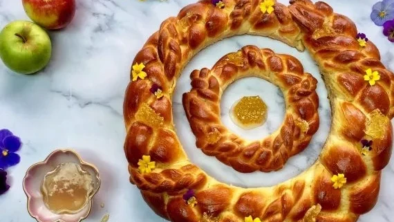 Image of Rosh Hashanah Apple and Honeycomb Challah